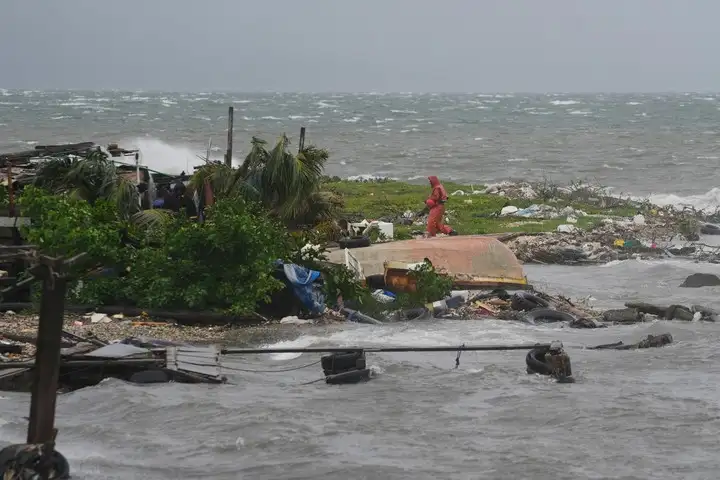 Huracán Melissa categoría 5 azota el Caribe con devastación