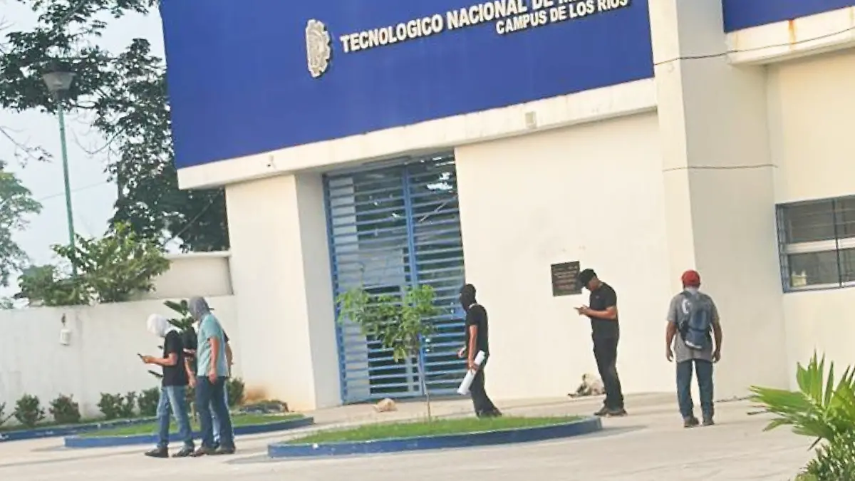 Protestas y renuncia en ITSR Balancán por denuncias graves