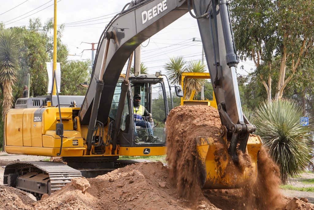 Construcción de retorno doble frente a la UJAT en Tabasco