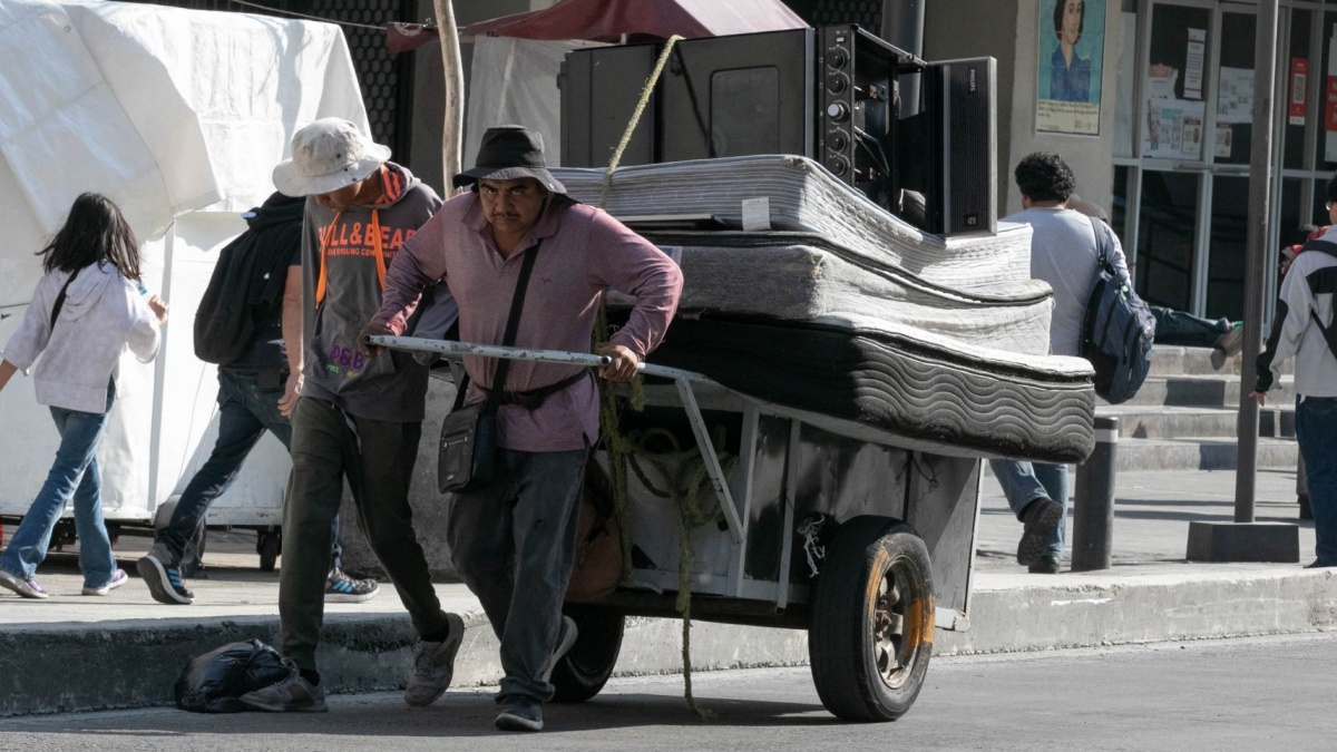 Pobreza laboral baja en México pero la brecha rural persiste