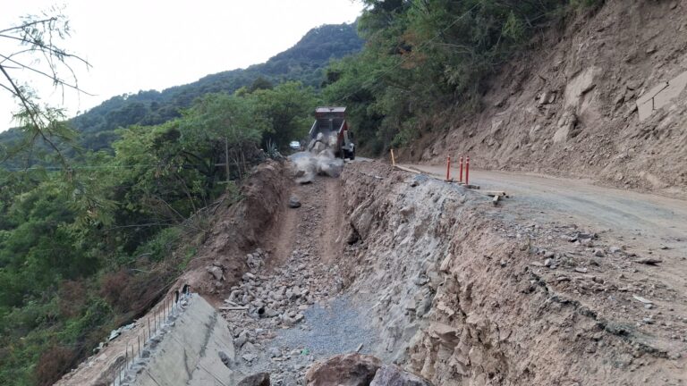 CICAEG rehabilita carretera Taxco-Ixcateopan: Obras alcanzan el 60% de avance