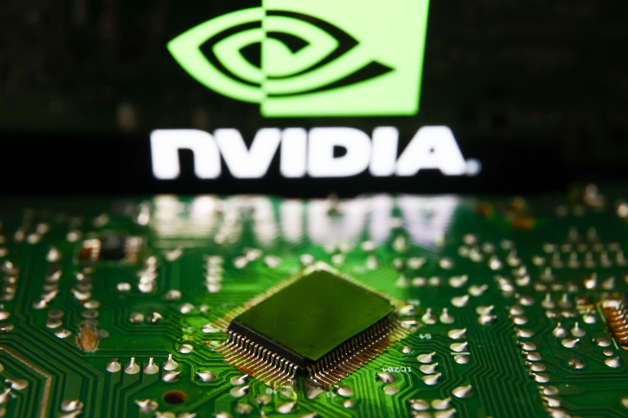 EEUU desmantela red de contrabando de chips de IA de Nvidia