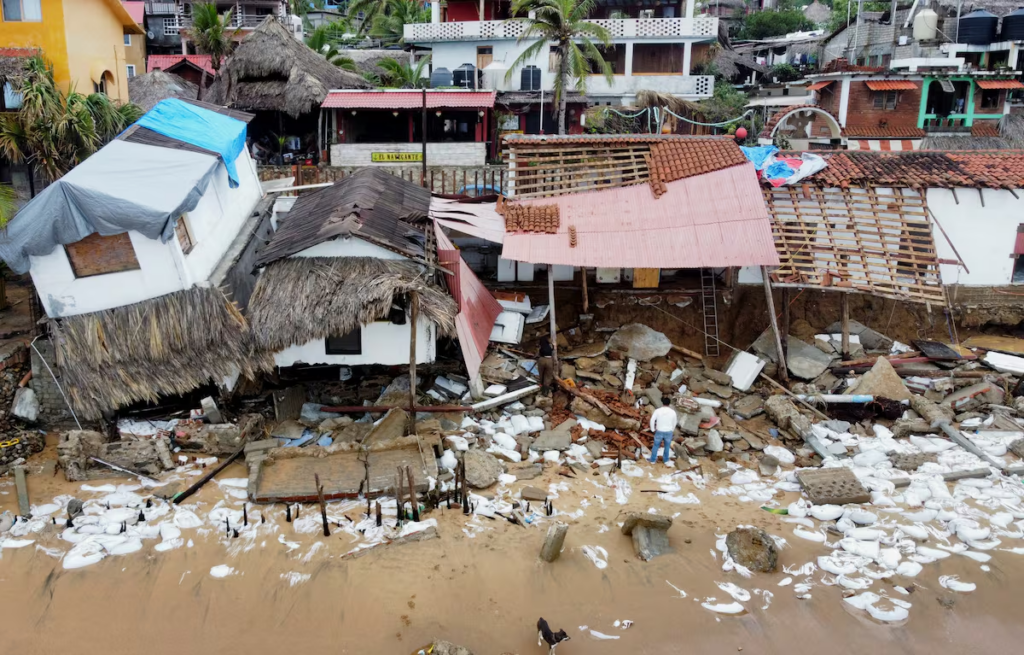 Huracán Erick causa estragos en la Costa Chica de Guerrero