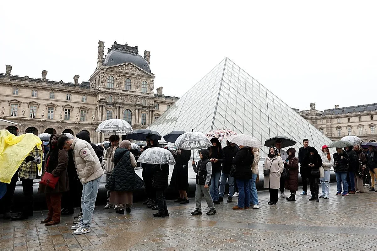 Huelga indefinida en el Louvre por malas condiciones
