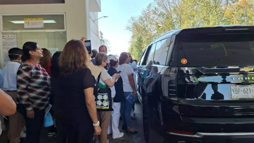 Trabajadores de Veracruz exigen bono en efectivo