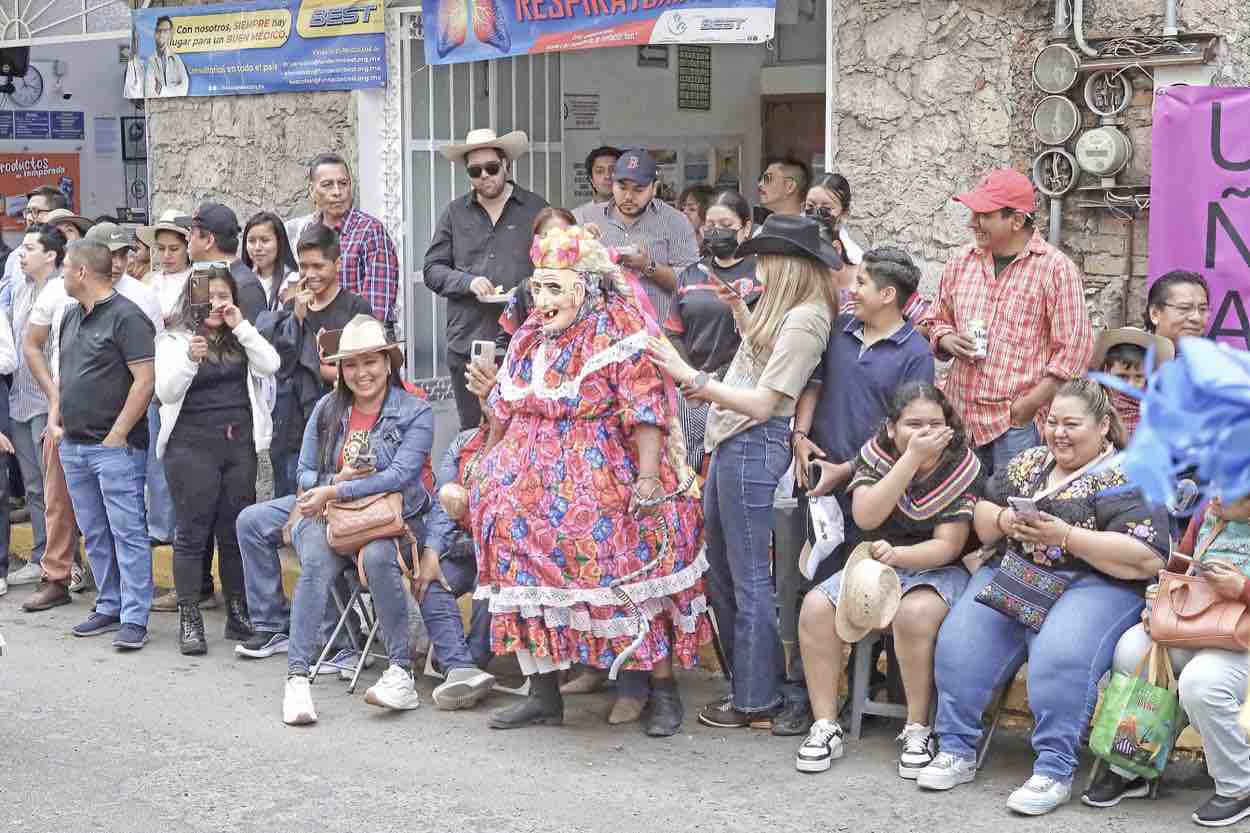 Baja afluencia marca el Paseo del Pendón en Chilpancingo