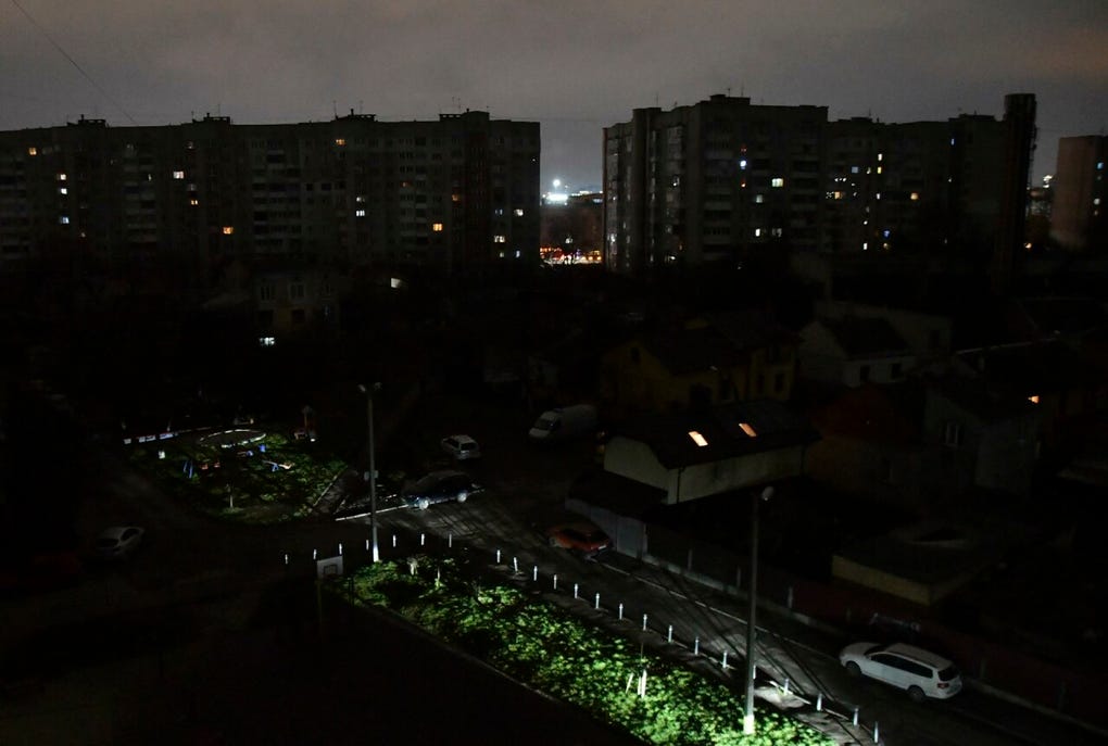Ucranianos celebran Nochebuena en oscuridad por ataques rusos