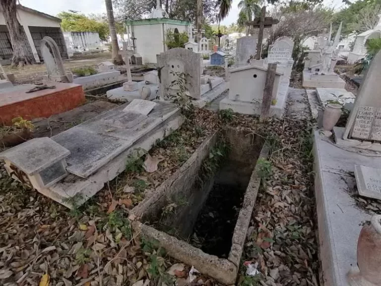 Chetumal: Revisan 800 tumbas en Campos del Recuerdo
