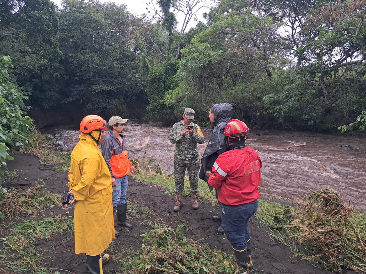 Gobierno de Veracruz atiende desbordamiento del río La Palma