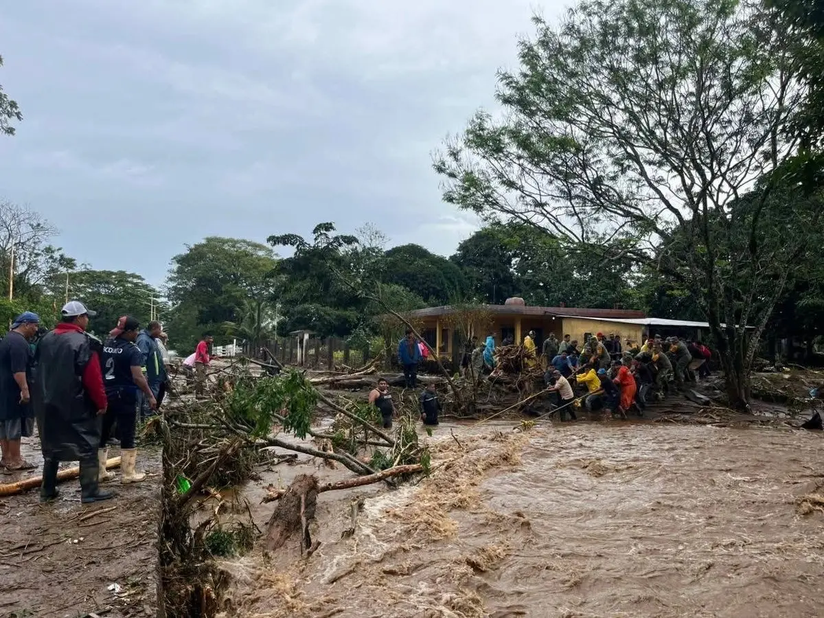 Lluvias en Tuxtlas: un muerto y 200 casas afectadas en Catemaco