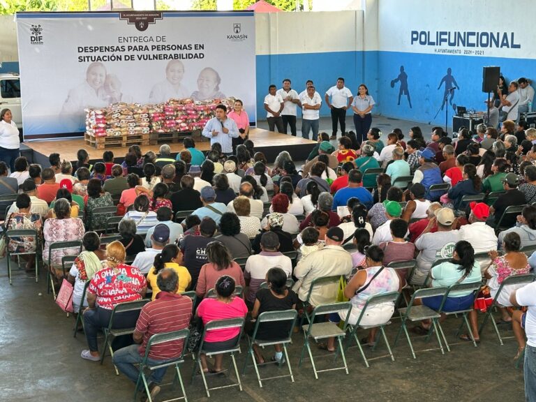 Kanasín cierra el año con entrega de más de 300 despensas