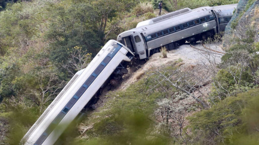 Aumenta a 14 fallecidos por descarrilamiento del tren en Oaxaca