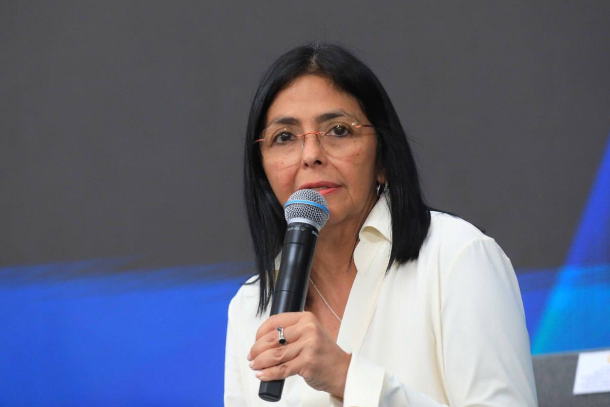 Delcy Rodríguez asume presidencia Venezuela tras captura Maduro