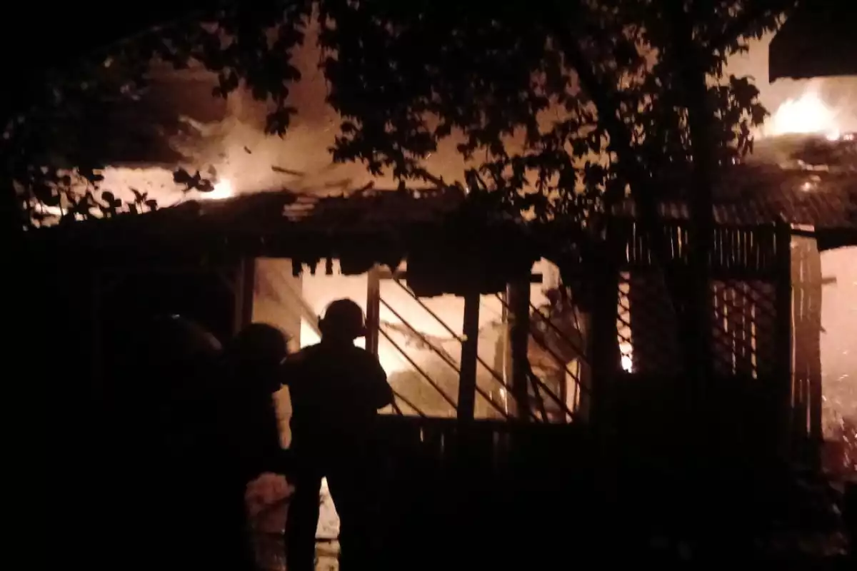 Incendio en Tulum moviliza emergencias y causa evacuación