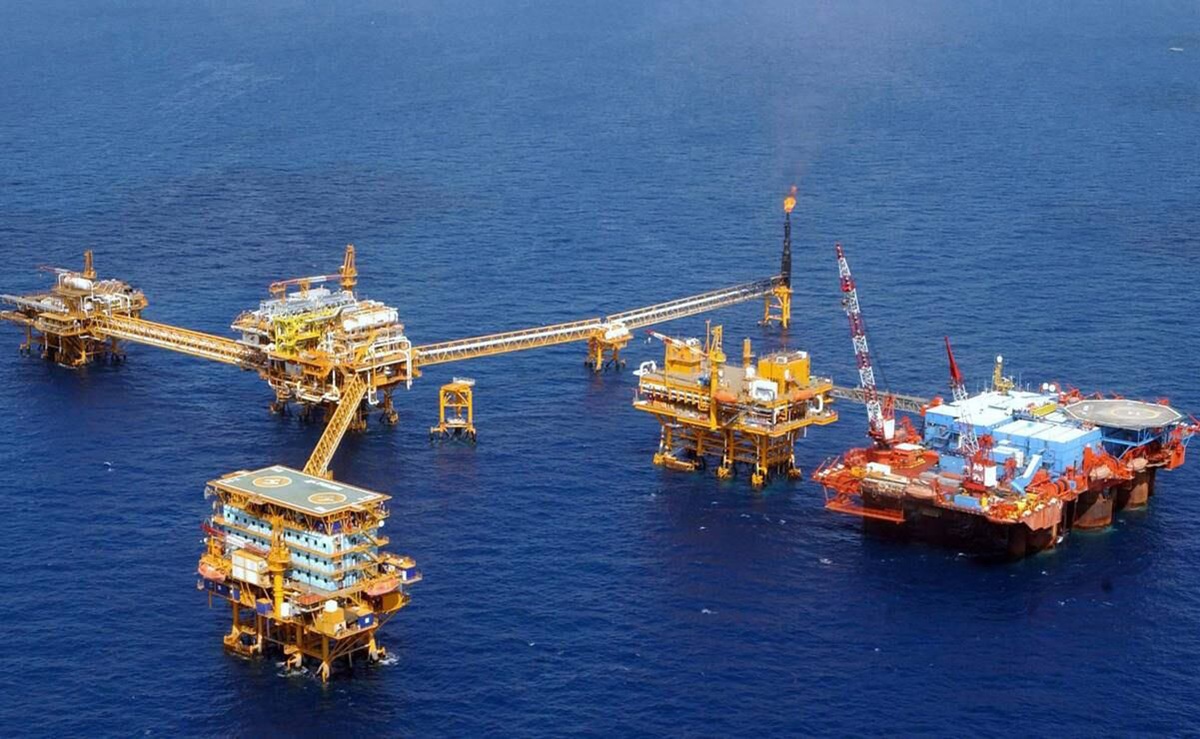 Estados Unidos permitirá a México seguir enviando petróleo a Cuba