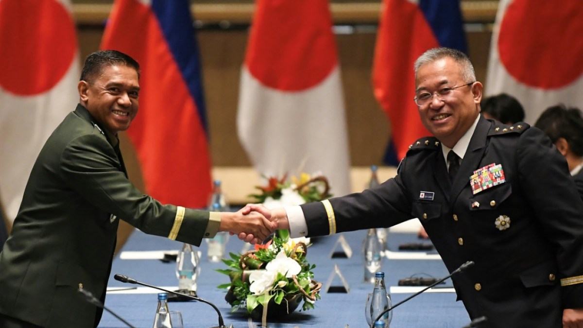 Japón y filipinas firman acuerdo militar por tensiones