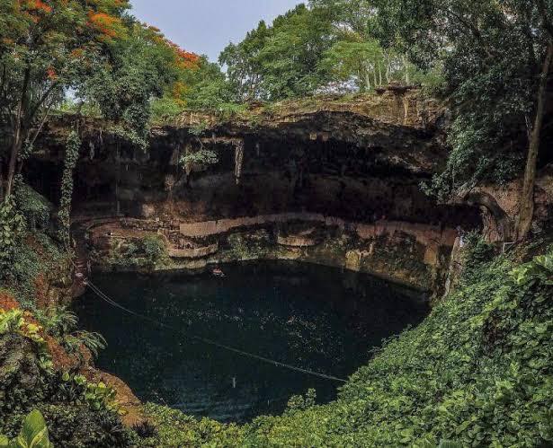 Pareja es detenida por actos indebidos en el cenote Zací de Valladolid