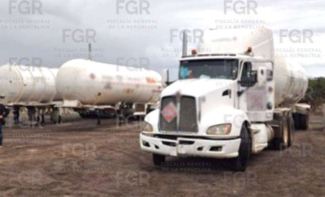 FGR asegura más de 50 mil litros de combustible ilegal en Veracruz