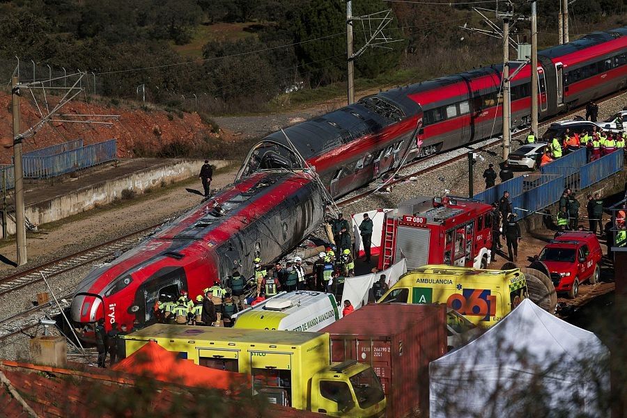 Suman 43 fallecidos por accidente de tren en Adamuz, España