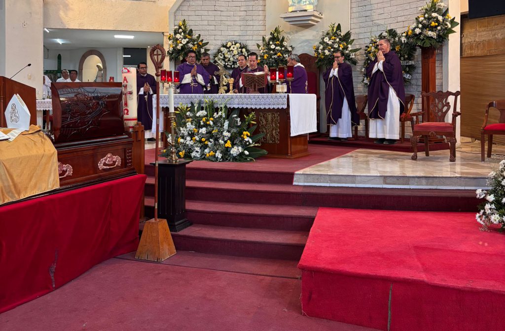 Cancún despide a Monseñor Pedro Pablo Elizondo en emotivas exequias