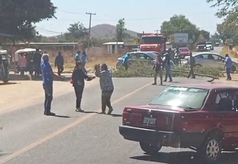 Bloqueo en carretera 175: Quiané exige devolución de unidades