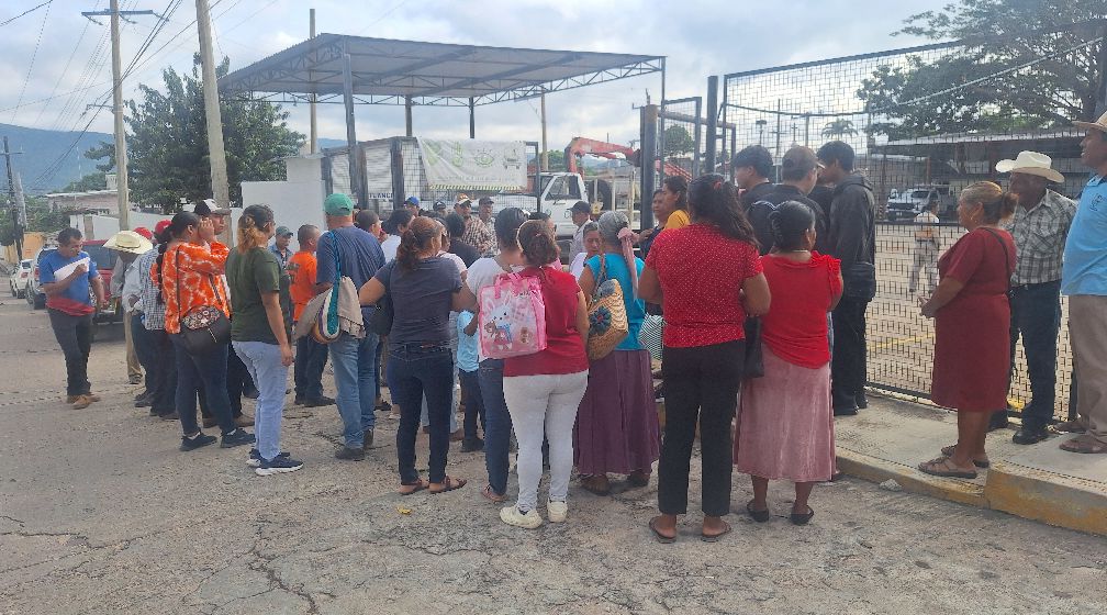 Protestan en Cintalapa por falta de electricidad urgente