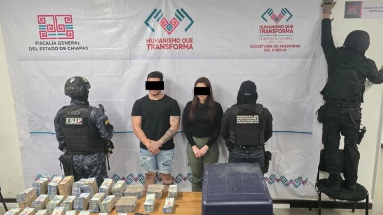 Pareja detenida en Tuxtla Gutiérrez Chiapas por robo a expareja de 9 millones de pesos